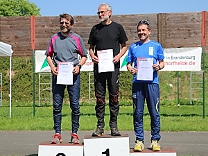 Die erfolgreiche Sprintstaffel des TV Zizenhausen mit Hans-Joachim Paprotta, Monika Ammann und Mario Ammann (von links)