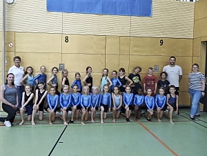 Unsere 30 Kinder und Betreuer Unsere 30 Kinder und Betreuer