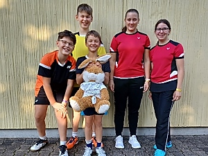 v.l.nr.: Matti und Janne Hintze, Florian Bini, Lia Schanz und Michaela Nieratschker. Auf dem Bild fehlt: Cedric Wurst v.l.nr.: Matti und Janne Hintze, Florian Bini, Lia Schanz und Michaela Nieratschker. Auf dem Bild fehlt: Cedric Wurst