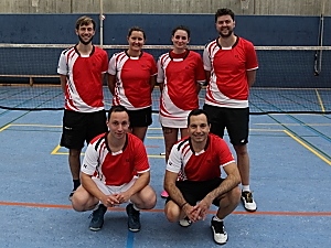 Die 1. Mannschaft. hinten: Timo Wernet, Jennifer Frahm, Naomi Blackall und Andreas Bühler. vorne: Lukas Helfert und Lars Wegmann Die 1. Mannschaft. hinten: Timo Wernet, Jennifer Frahm, Naomi Blackall und Andreas Bühler. vorne: Lukas Helfert und Lars Wegmann