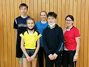 v.l.r: Cedric Wurst, Daria Lawniczak, Anik Breichler, Matti Hintze und Michaela Nieratschker auf dem Bild fehlt Florian Bini
v.l.r: Cedric Wurst, Daria Lawniczak, Anik Breichler, Matti Hintze und Michaela Nieratschker auf dem Bild fehlt Florian Bini