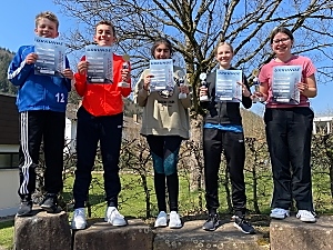 v.l.n.r.: Kai und Tim Karrer, Joanne Khajehnouri, Anik Breichler und Michaela Nieratschker v.l.n.r.: Kai und Tim Karrer, Joanne Khajehnouri, Anik Breichler und Michaela Nieratschker