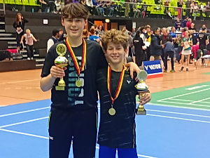 Matti und Till Besser/OTG Gera nach der Siegerehrung im Doppel Matti und Till Besser/OTG Gera nach der Siegerehrung im Doppel