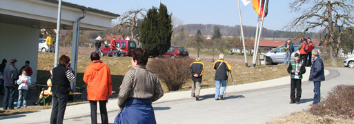 Die Wanderer am Start an der Heidenfelshalle