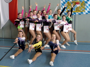 oberste Reihe
Anja Schuster, Mariann Stroppel, Annika Schaffart, Alina Karle, Rebekka Küppers, Nicol Nowak, Jenny Müller, Miriam Schuster
mittlere Reihe
Svenja Schuler, Corinna Schwarz, Lena Volk, Jenni Schneble, Laura Stinziani
vorne
Mara Hänert, Laura Sieber, Nicole Hartmann
