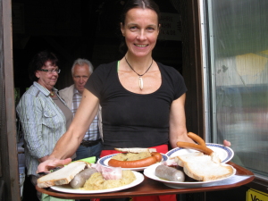 Schlachtplatte beim Herbstfest