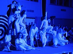 Die vier Mädchen in Halle Die vier Mädchen in Halle