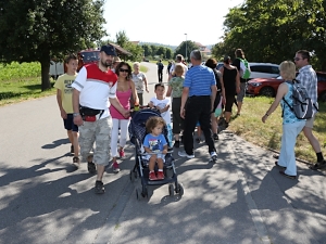 Die Kinder unterwegs beim 12. Kinder-/Jugend-Wandertag 2014