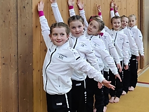 Die Lucky-Kids mit neuem Trainings-outfit gespendet von:
Fa. Epp&Co, Fa. Leiber&Roth Elektrotechnik GmbH, König Raumkonzept GmbH, Nauti Sattler ek.
Vielen Dank den Spendern. Die Lucky-Kids mit neuem Trainings-outfit gespendet von:
Fa. Epp&Co, Fa. Leiber&Roth Elektrotechnik GmbH, König Raumkonzept GmbH, Nauti Sattler ek.
Vielen Dank den Spendern.